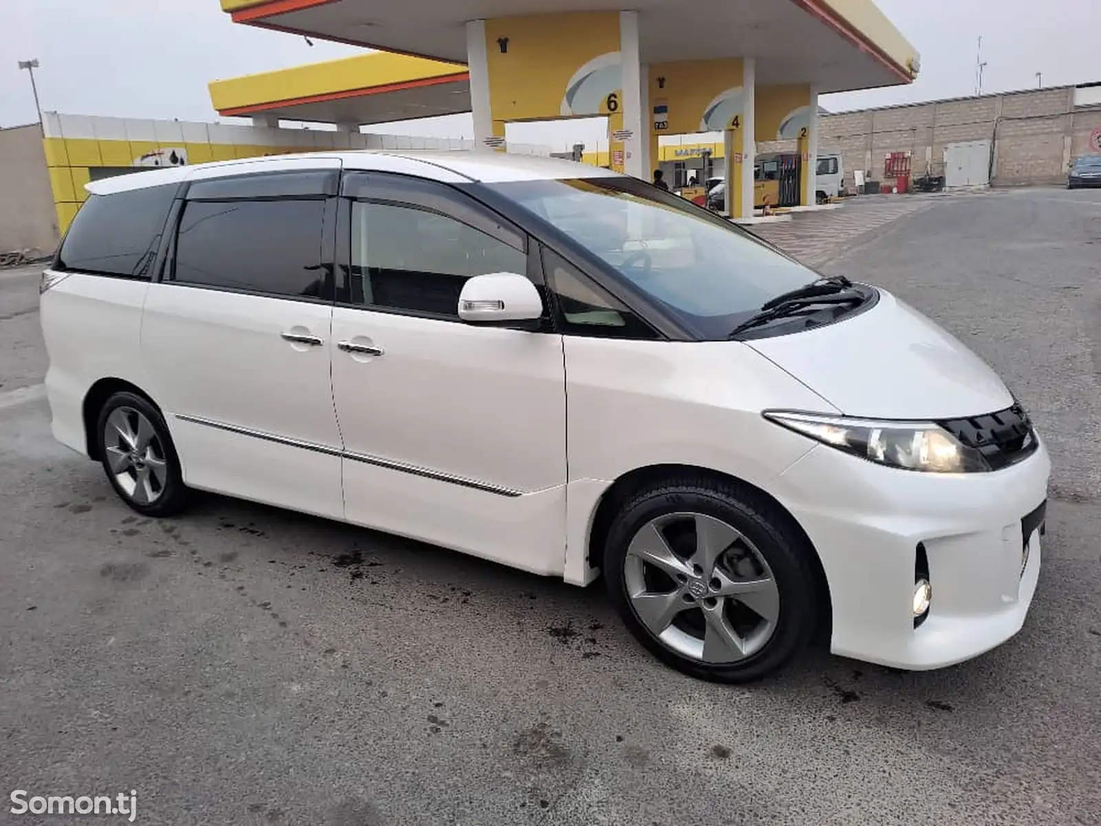 Toyota Estima, 2015-1