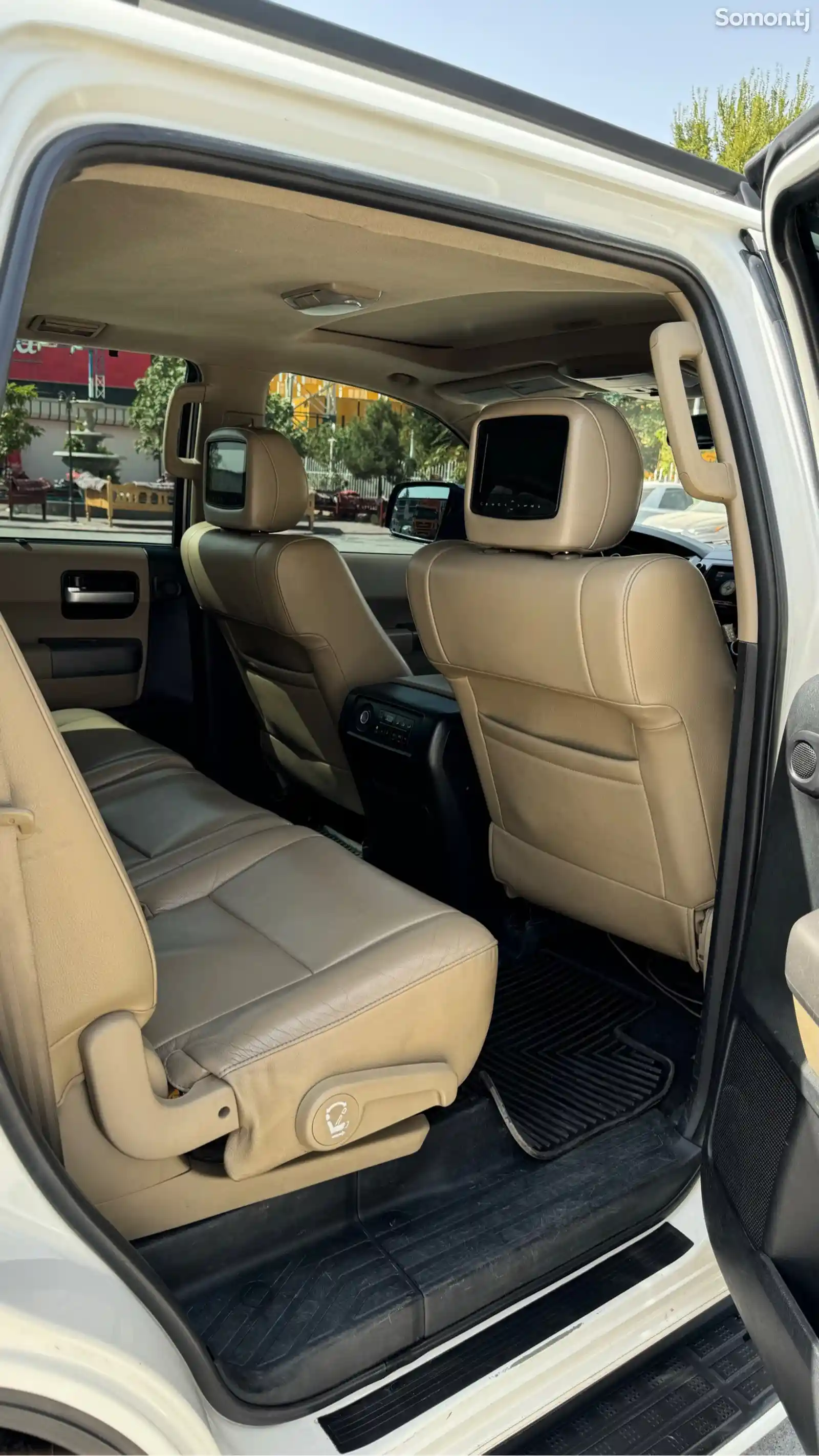 Toyota Sequoia, 2014-10