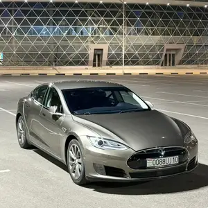 Tesla Model S, 2015