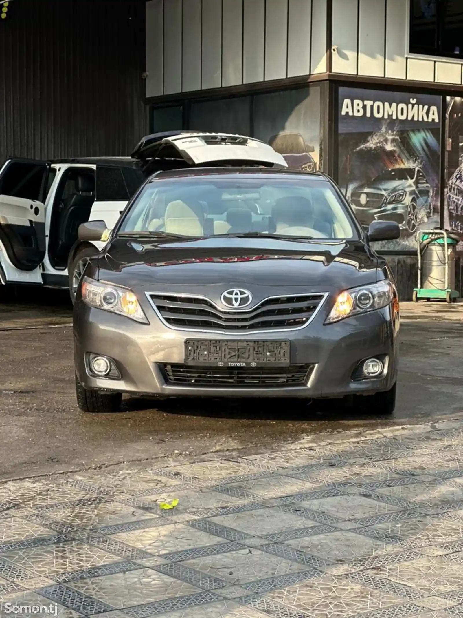 Toyota Camry, 2010-1