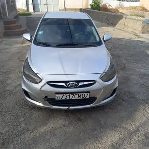 Hyundai Accent, 2012