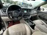 Kia Carnival, 2015-12