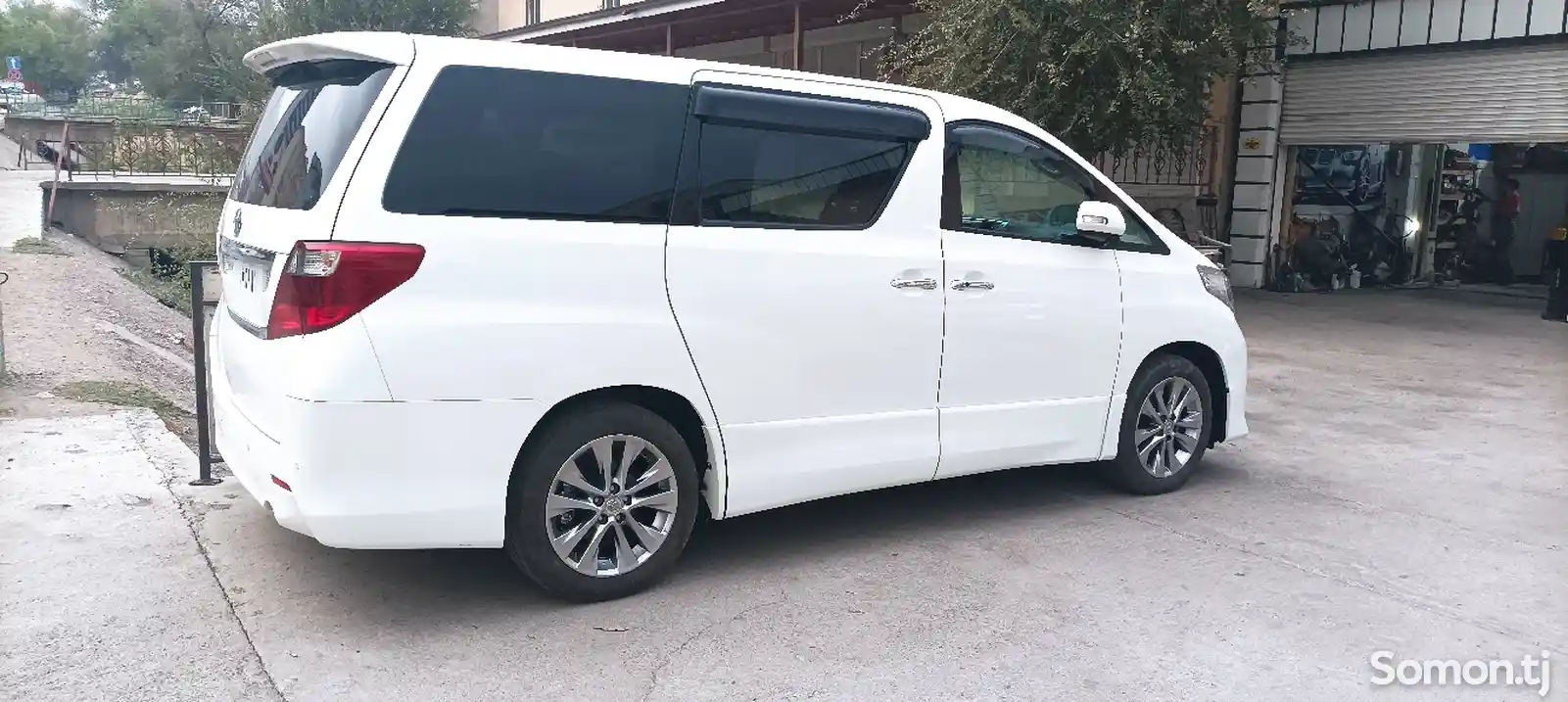 Toyota Alphard, 2010-2