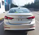 Hyundai Elantra, 2017-6