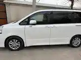 Toyota Voxy, 2011-2