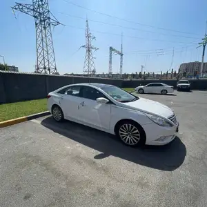 Hyundai Sonata, 2010