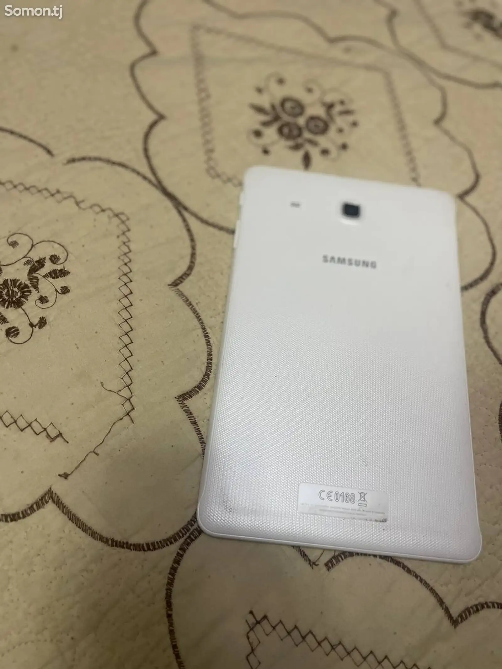 Планшет Samsung Galaxy Tab E-1