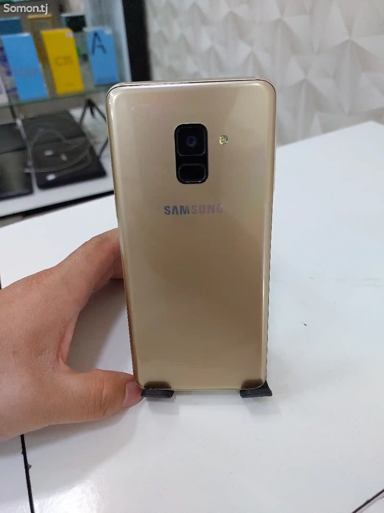 Samsung Galaxy A8 18