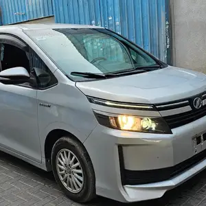 Toyota Voxy, 2014