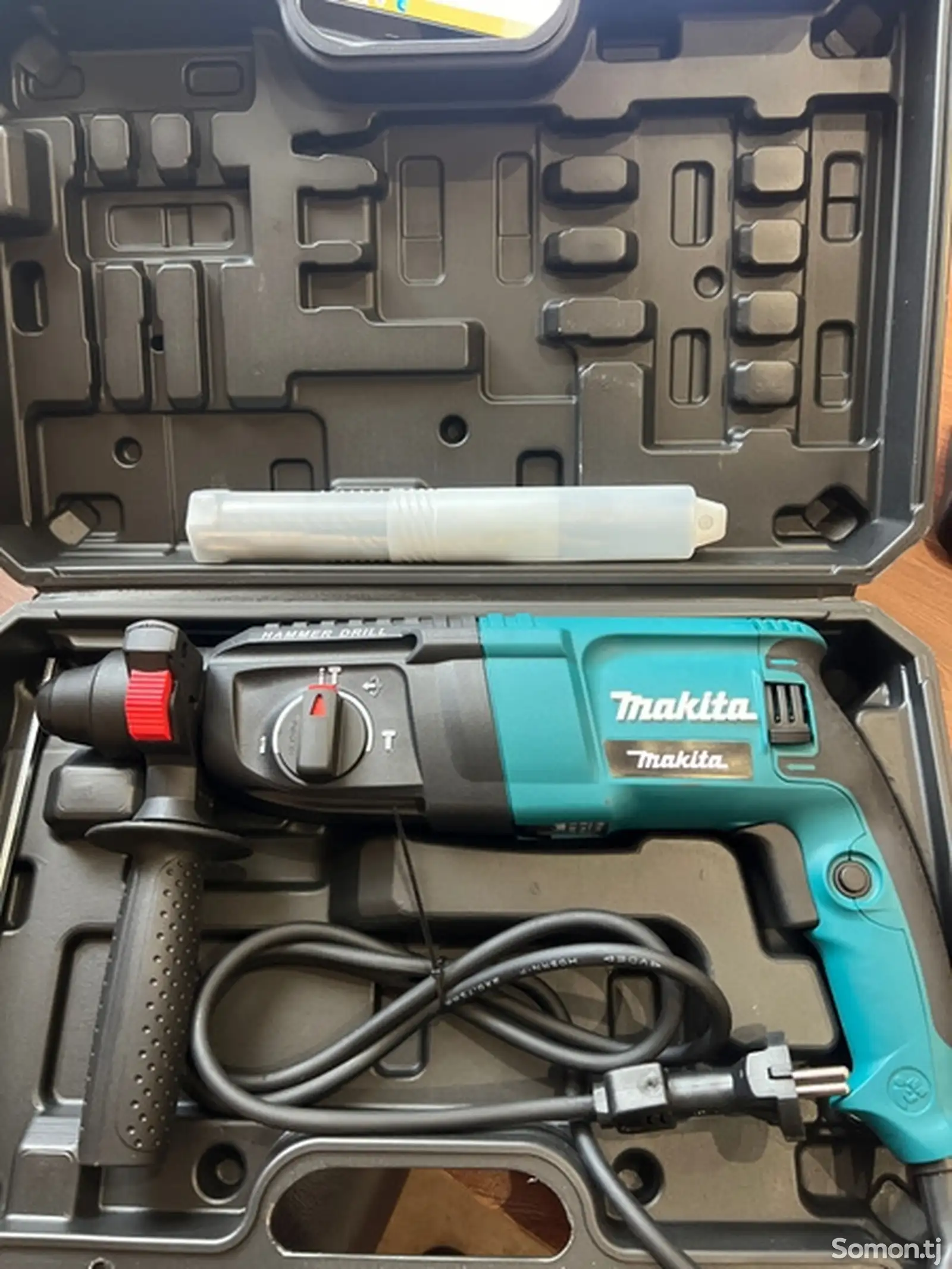 Перфоратор Makita 1050 Вт-1