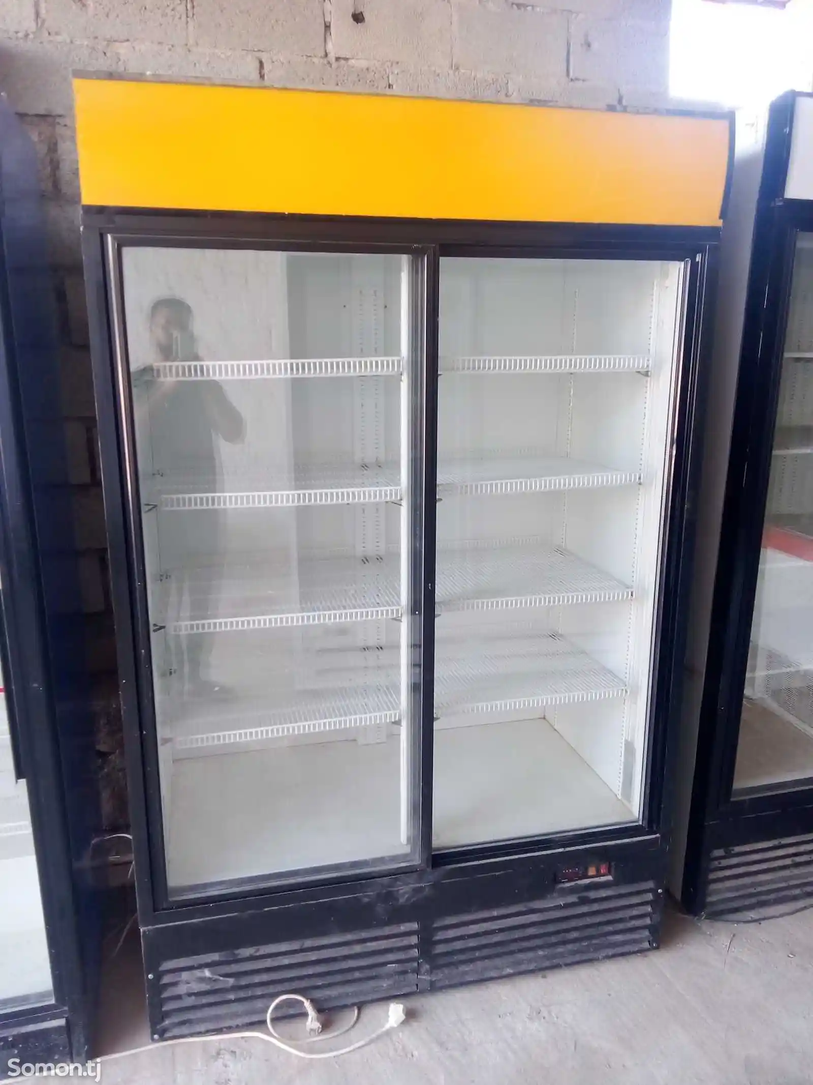 Холодильный шкаф-13