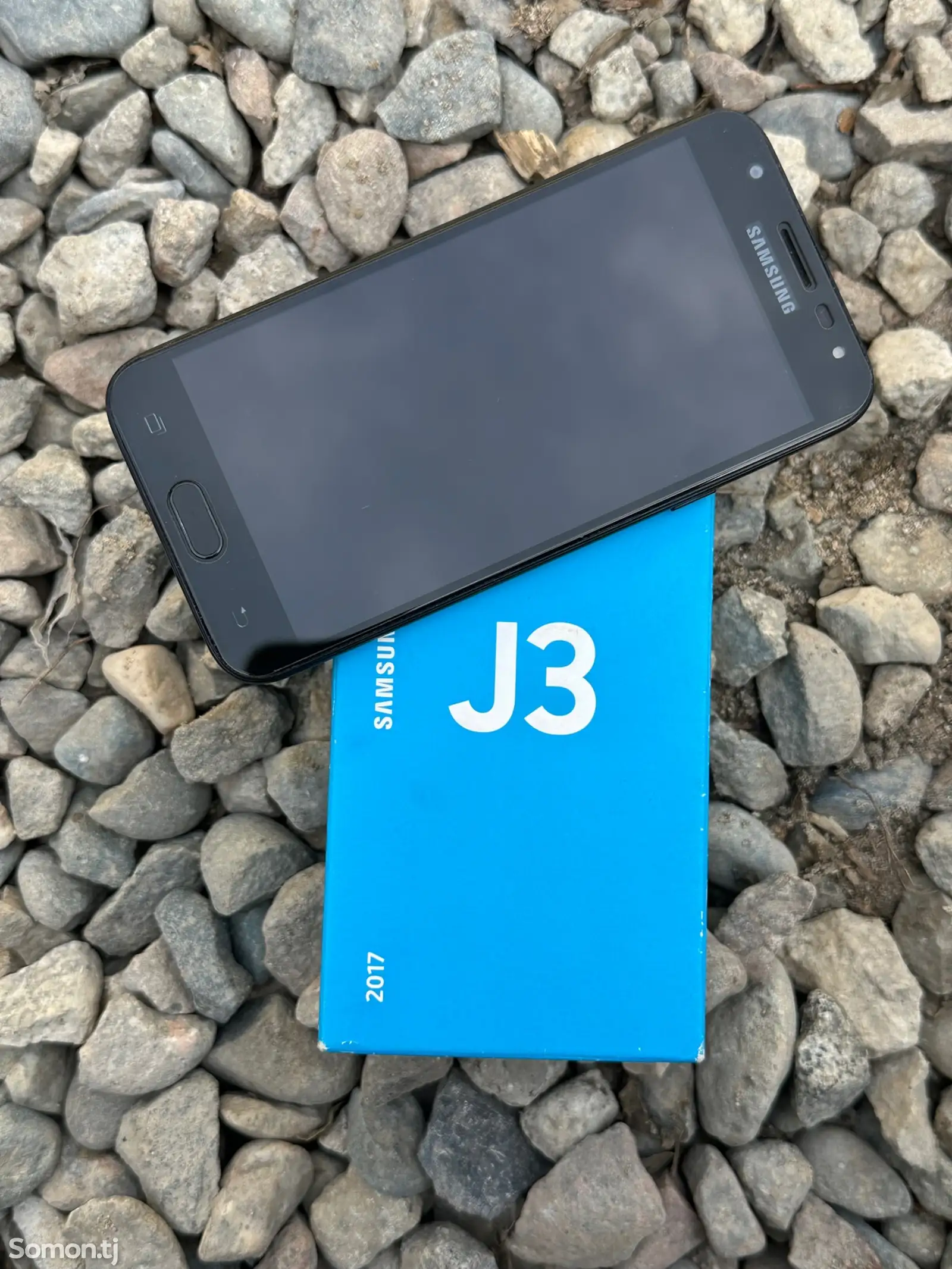 Samsung Galaxy J3 2017-1