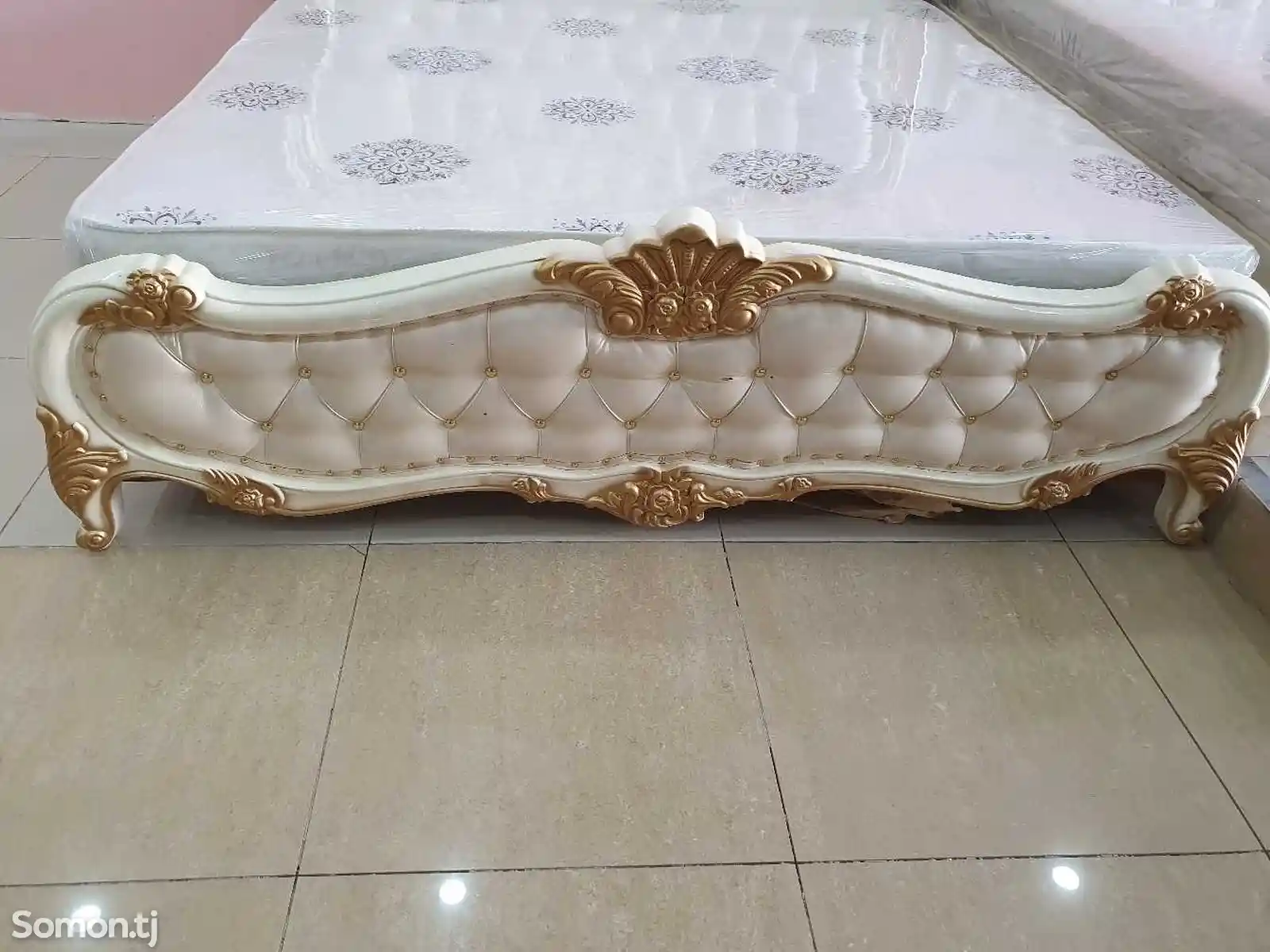 Королевская двуспальная кровать-3