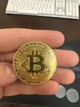 Монета Bitcoin-2