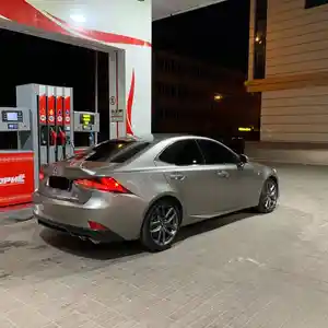 Lexus IS series, 2018