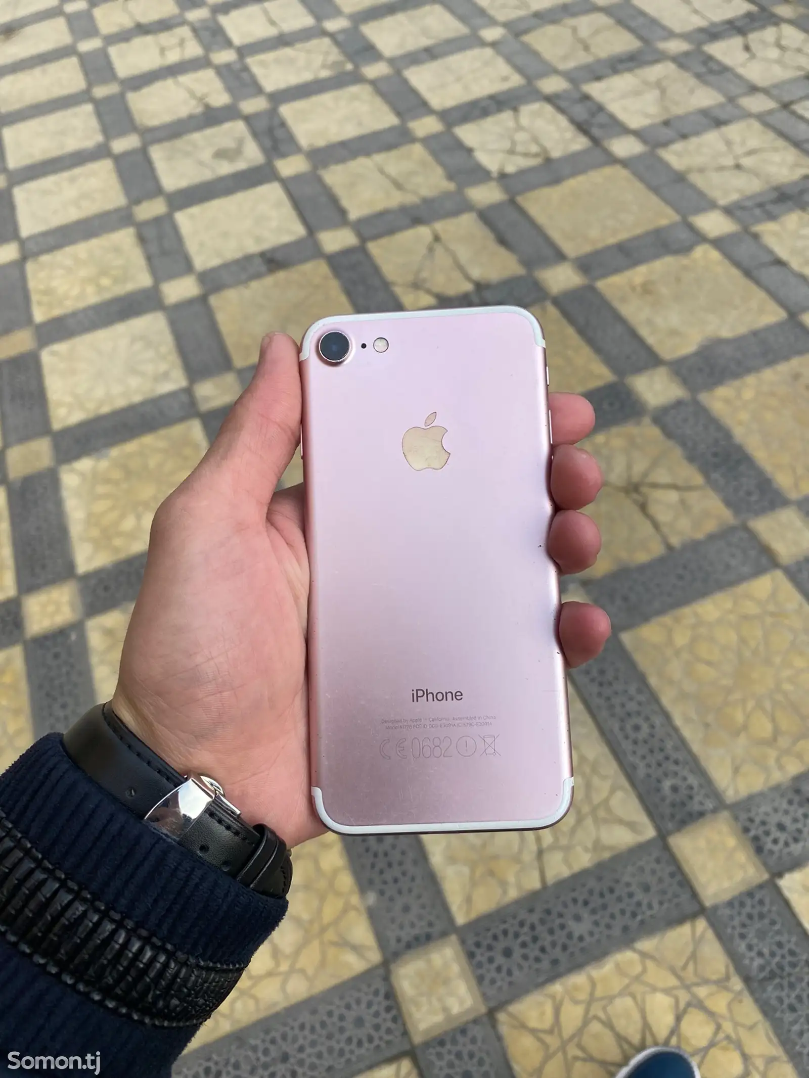 Apple iPhone 7, 32 gb-1