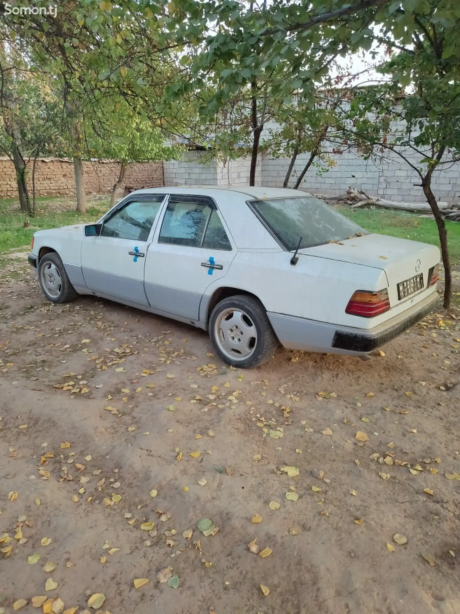 Mercedes-Benz W124, 1990