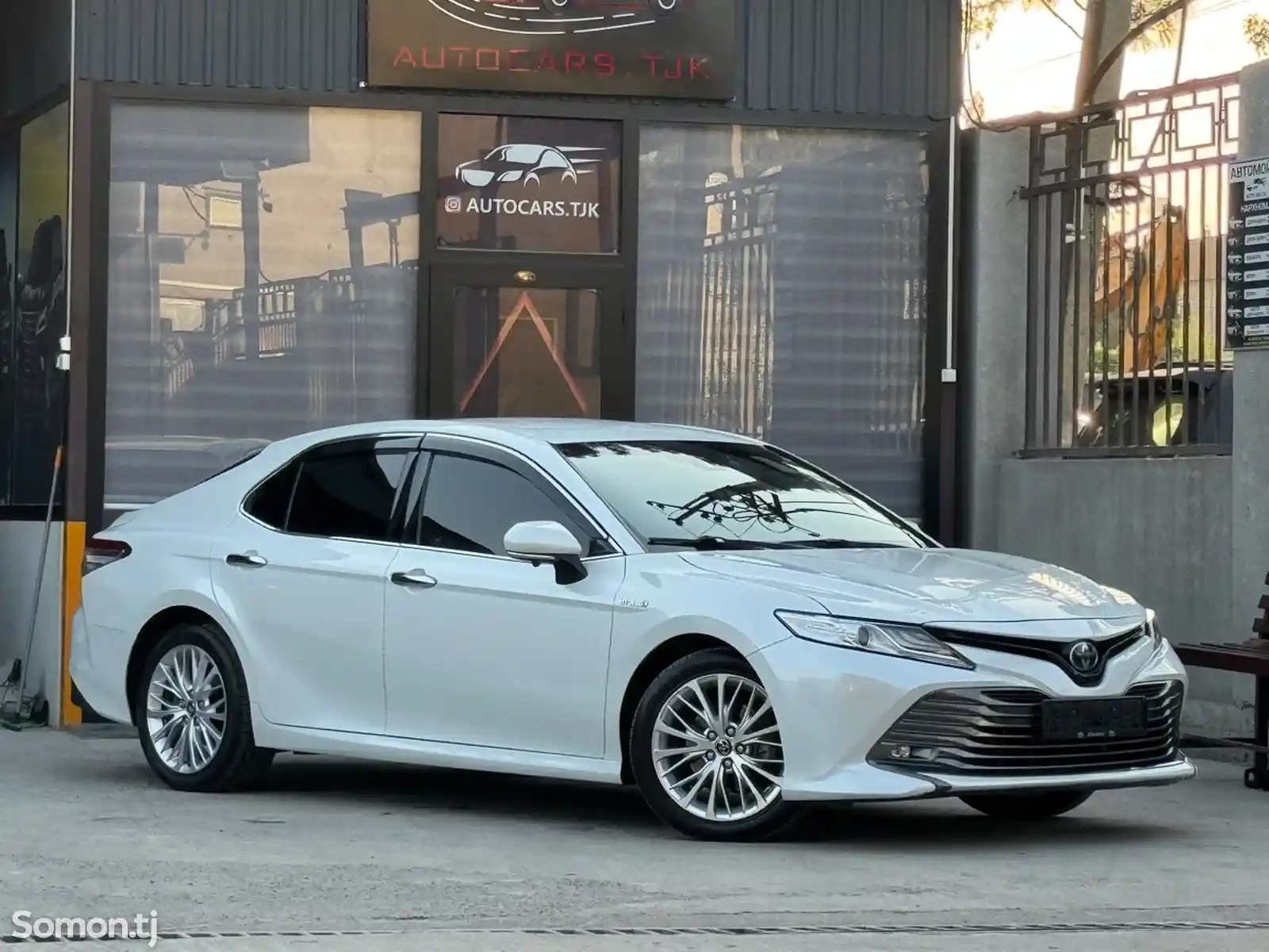 Toyota Camry, 2019-1