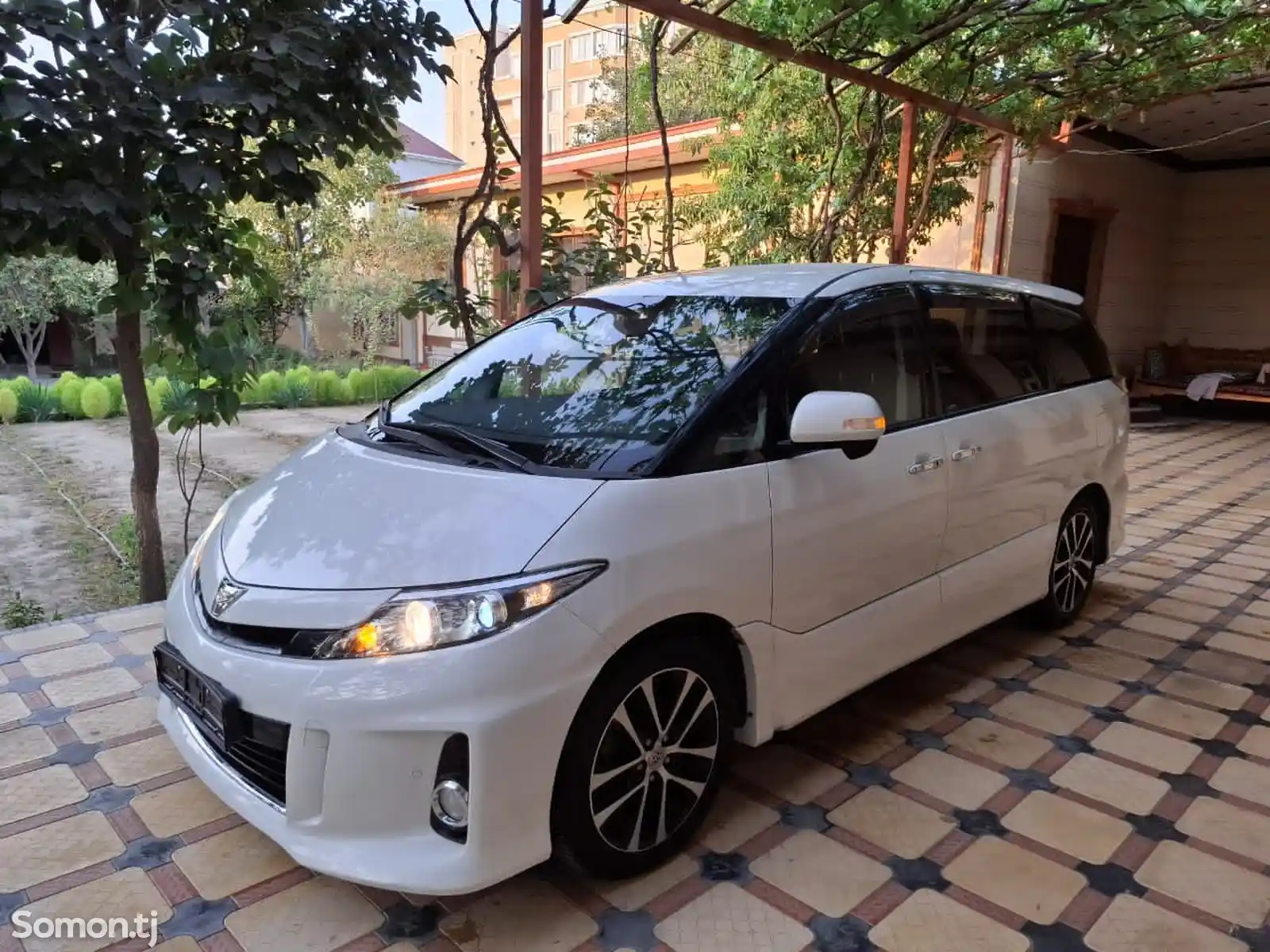 Toyota Estima, 2015-1