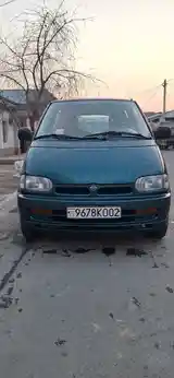 Nissan Serena, 1995-2