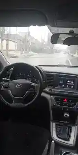 Hyundai Elantra, 2017-4