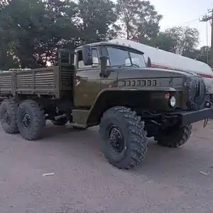 Бортовой грузовик Урал 4320