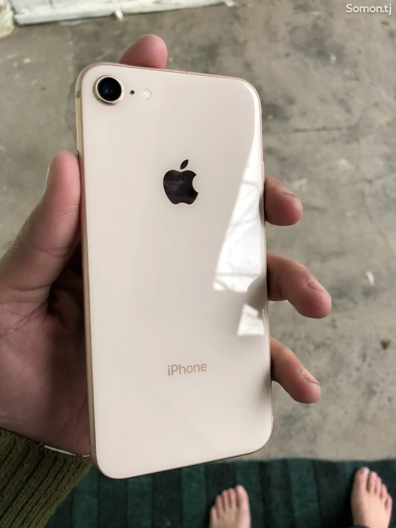 Apple iPhone 8, 64 gb, Gold-1