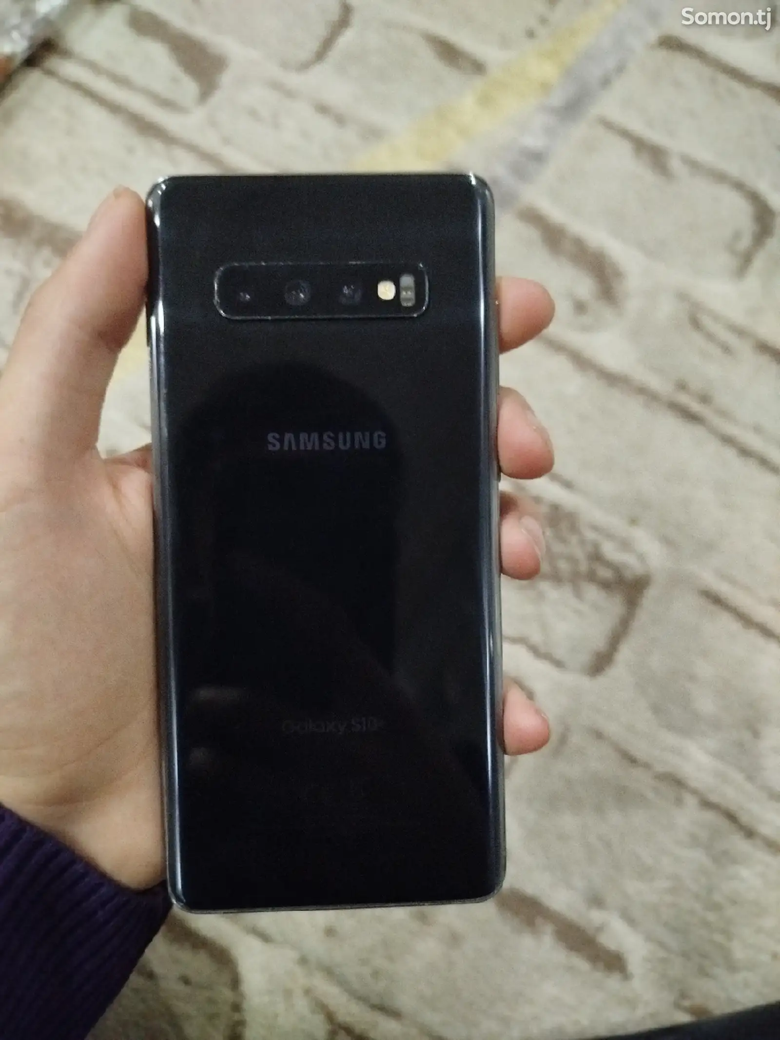 Samsung Galaxy S10 Plus-1