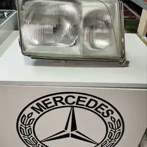 Передняя фара от Mercedes-Benz