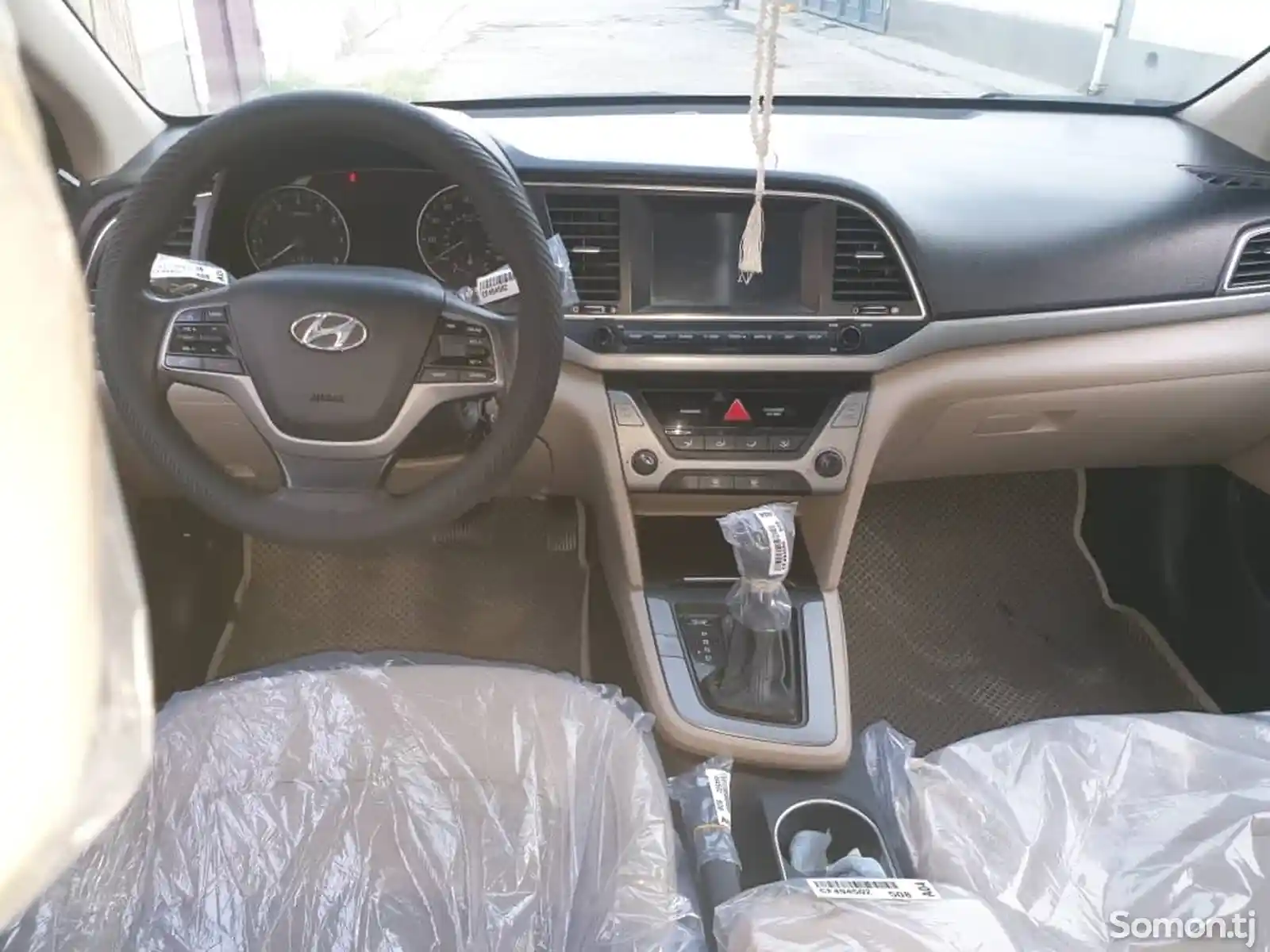 Hyundai Elantra, 2017-6