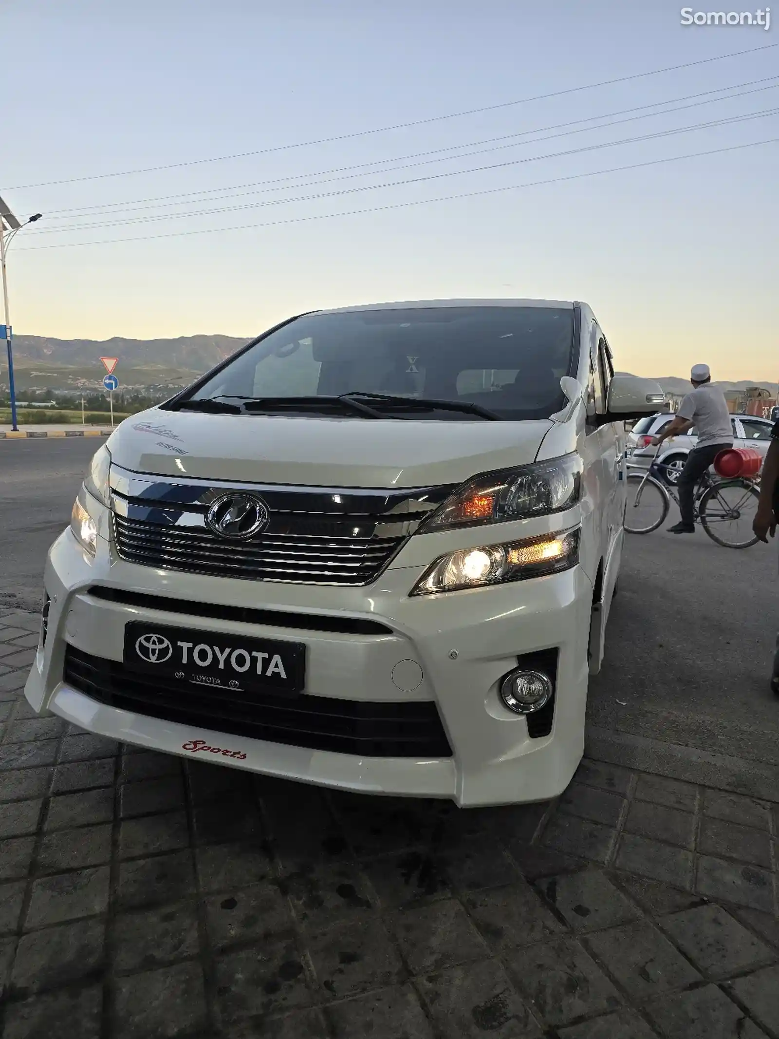 Toyota Vellfire, 2014-2