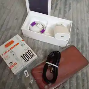 Зарядник и чехлы от iPhone/Samsung
