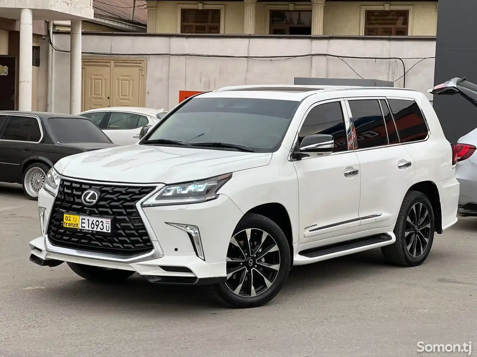 Lexus LX series, 2009-2