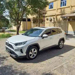 Toyota RAV 4, 2021