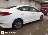 Hyundai Elantra, 2017-5