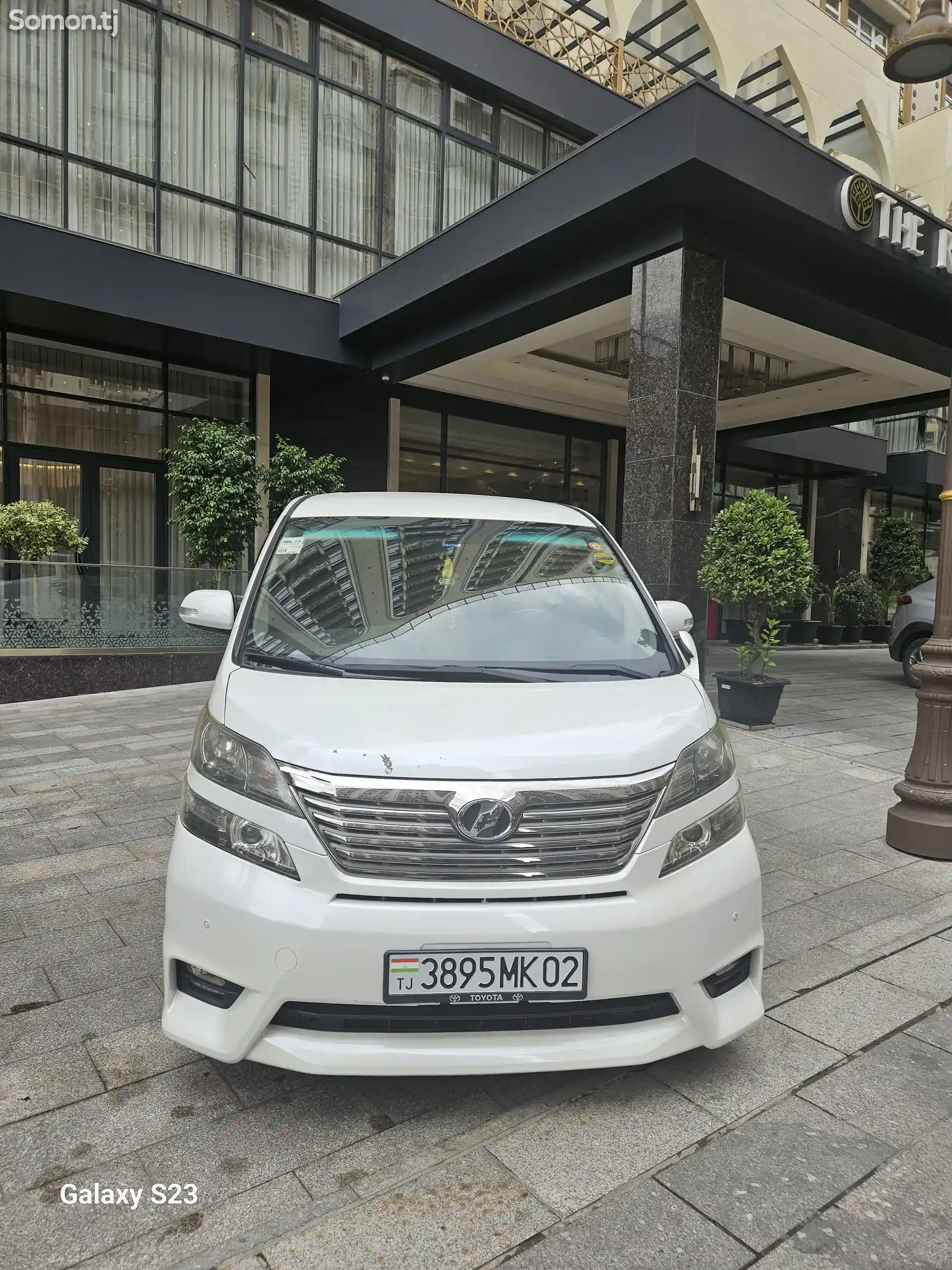 Toyota Vellfire, 2010-13