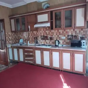 3-комн. квартира, 2 этаж, 80 м², Универмаг