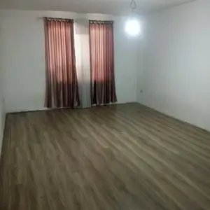 2-комн. квартира, 2 этаж, 70м², Бозори Балх