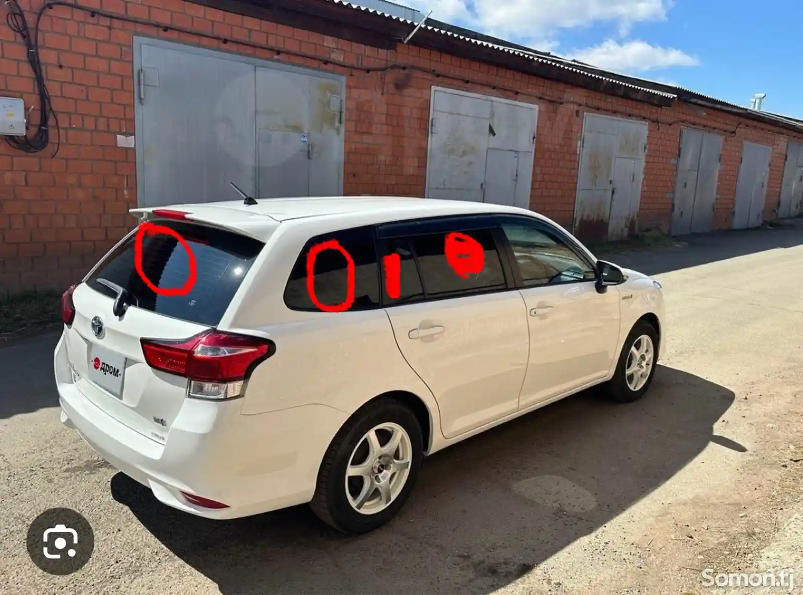 Стекло боковое от Toyota Fielder 2015-4