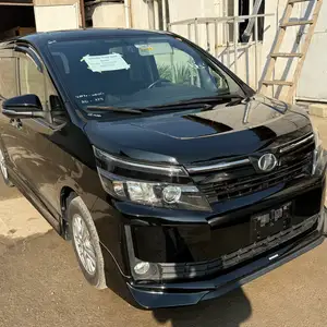 Toyota Voxy, 2014