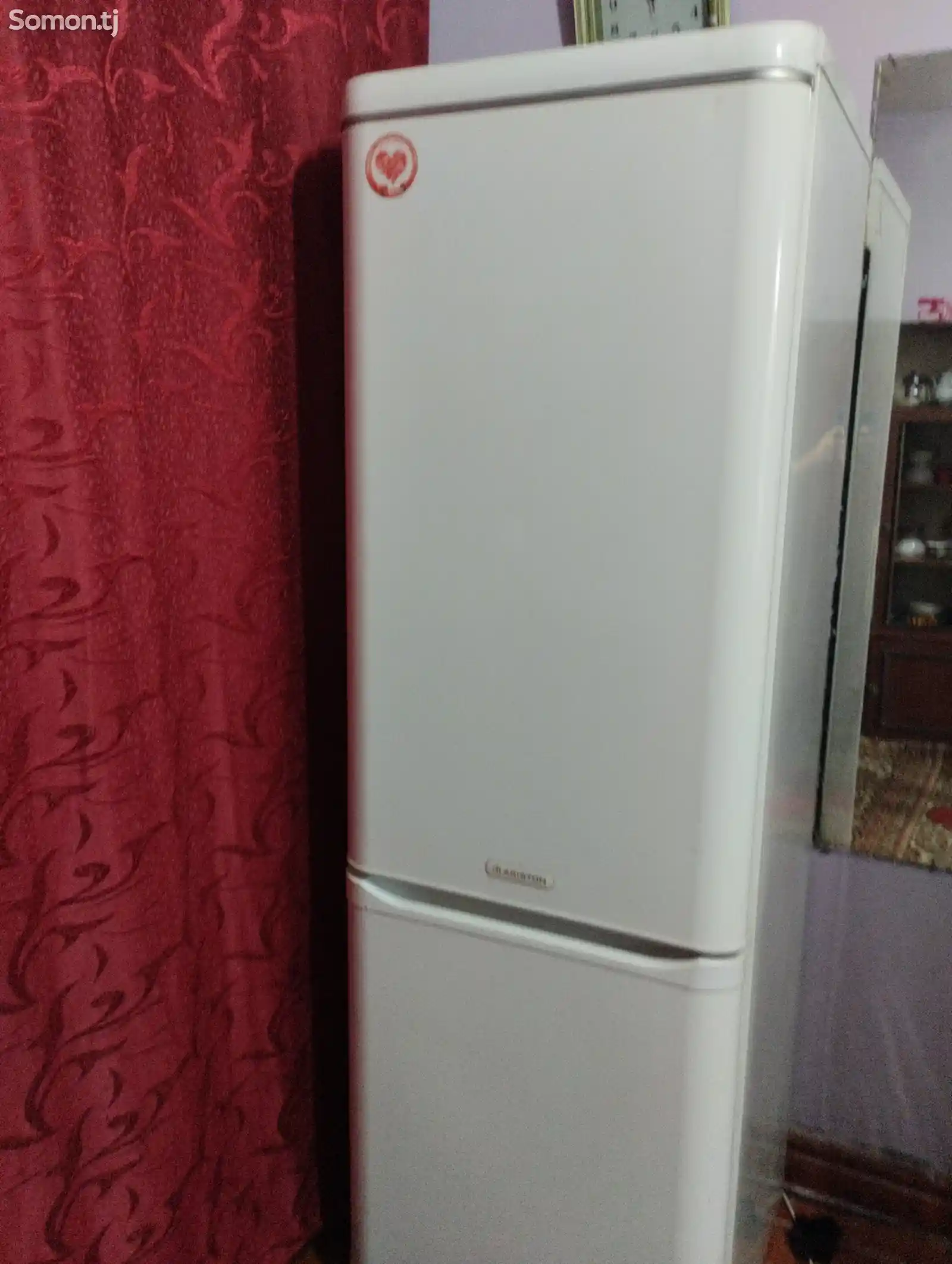 Холодильник Ariston-2