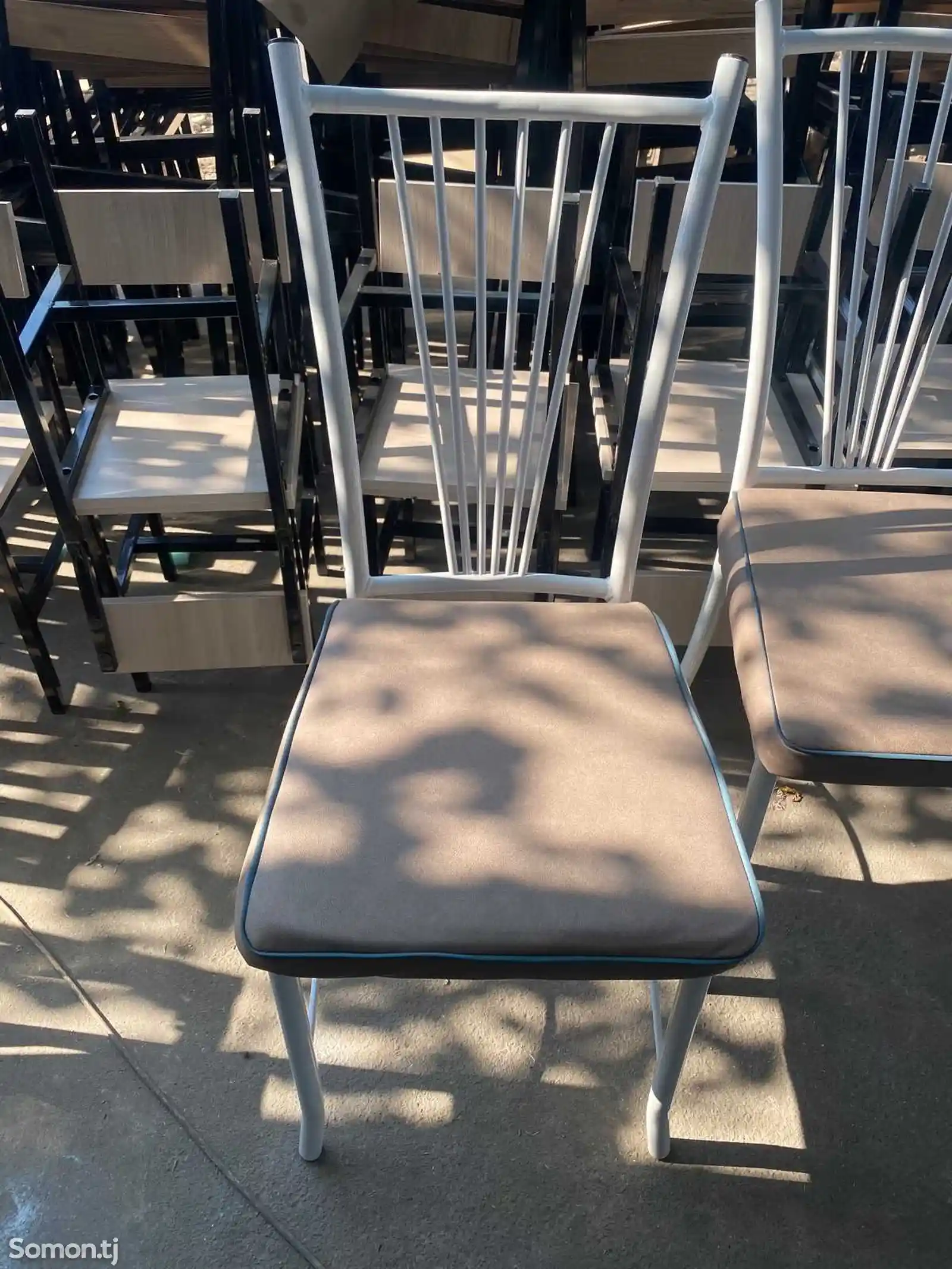 Стол и стулья-13