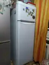 Холодильник Indesit-2