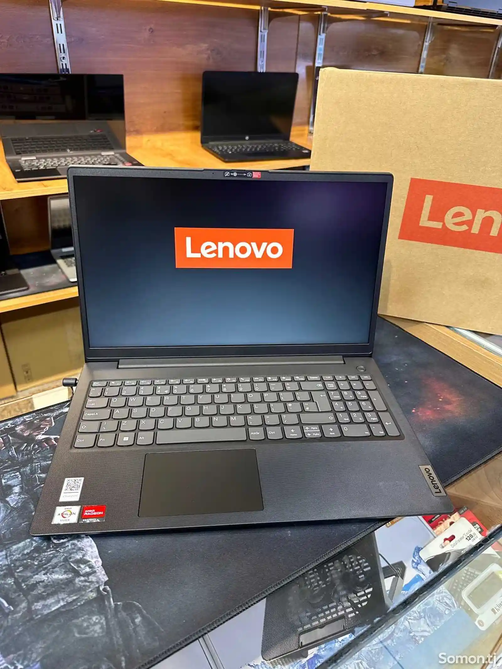 Ноутбук Lenovo black-1