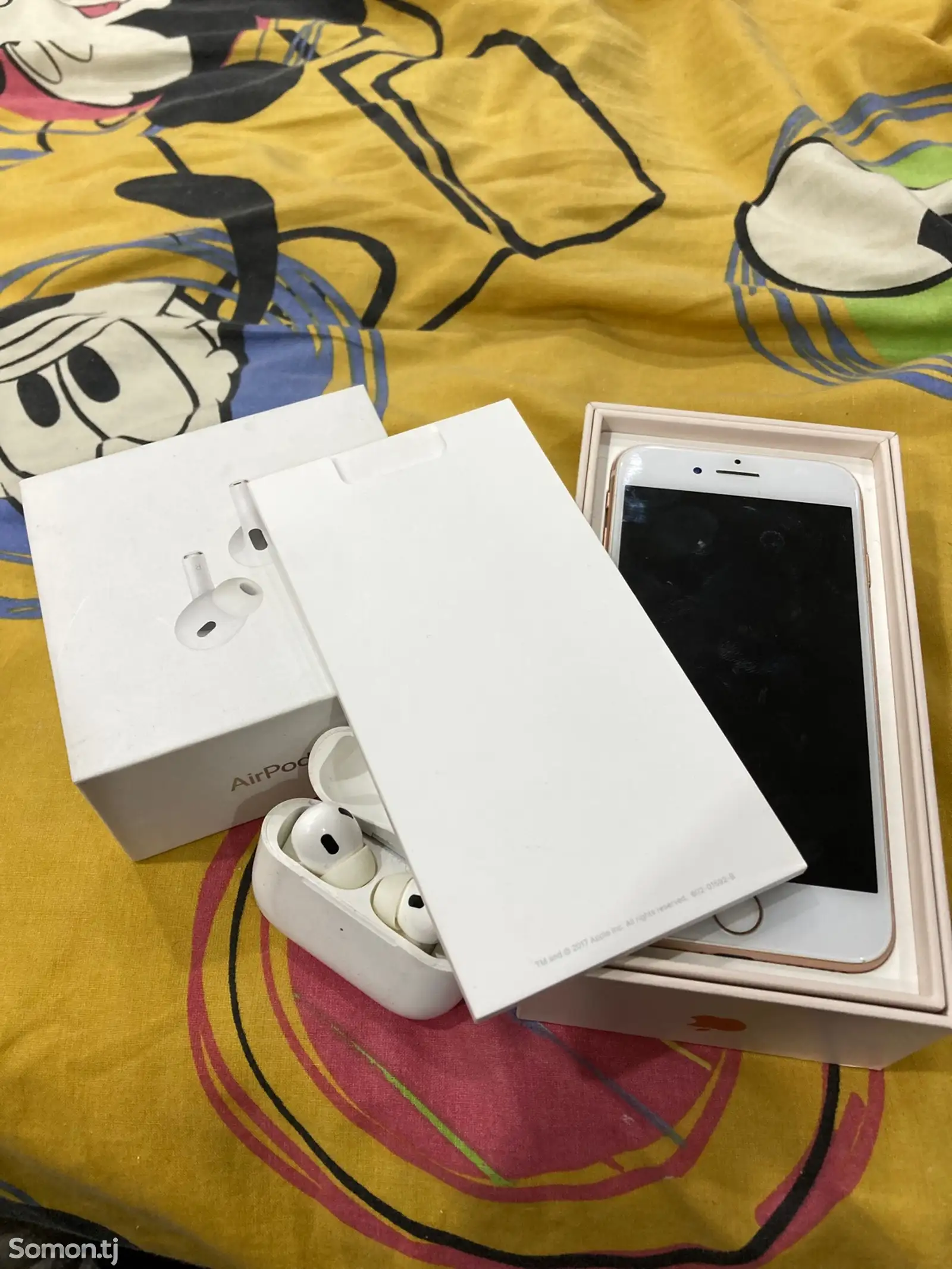 Apple iPhone 8, 64 gb, Gold-1