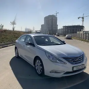 Hyundai Sonata, 2011