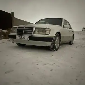 Mercedes-Benz W124, 1990