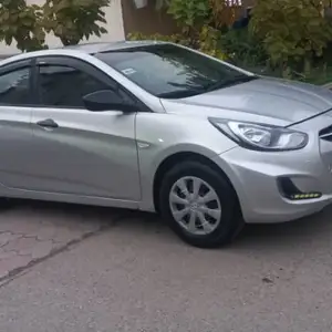 Hyundai Accent, 2013