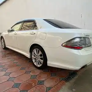 Toyota Crown, 2009