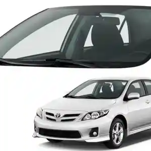 Лобовое стекло на Toyota Corolla 3